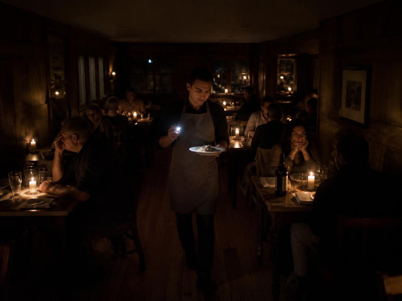 CELPIP Speaking Task 8 scene: a family restaurant during a power cut